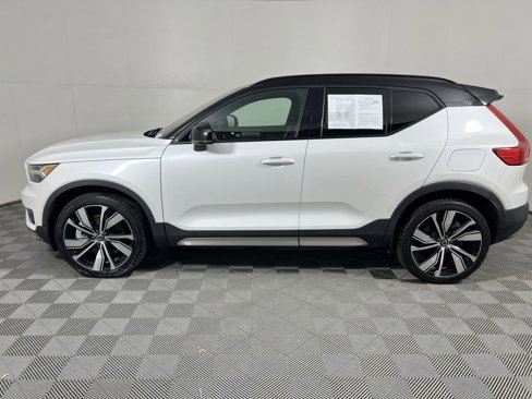 Used 2021 Volvo XC40 P8 Recharge w/ Advanced Package image 7