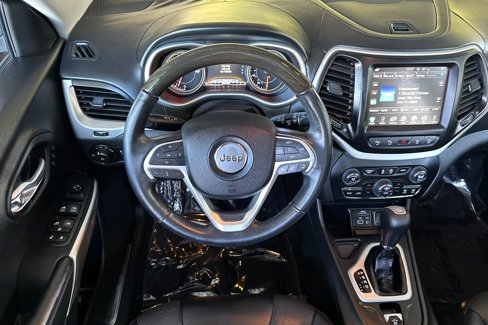 Used 2017 Jeep Cherokee Overland w/ Technology Group image 15