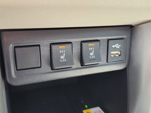 Used 2022 Toyota Corolla Cross XLE image 27