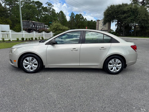 Used 2013 Chevrolet Cruze LS image 9