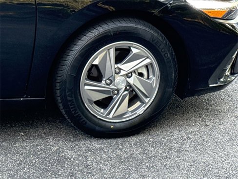 Used 2024 Hyundai Elantra SE image 29