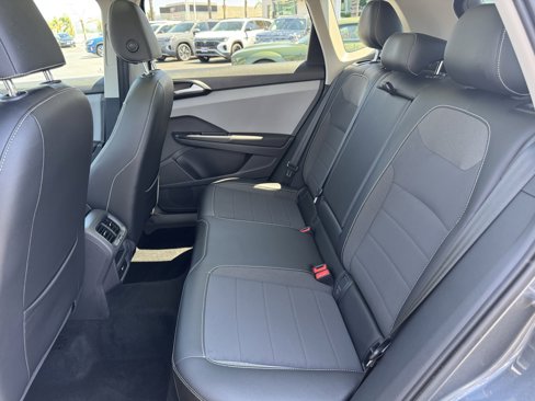 Used 2023 Volkswagen Taos SE w/ Panoramic Sunroof Package image 34