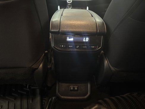 Used 2021 Toyota Highlander LE image 18