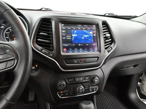Used 2019 Jeep Cherokee Trailhawk image 18