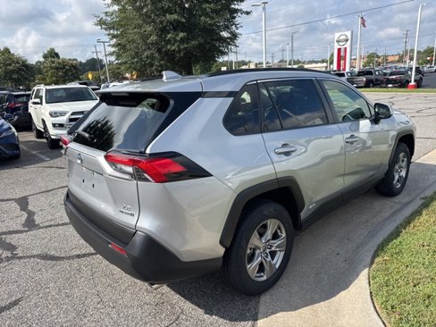 Used 2022 Toyota RAV4 LE image 7