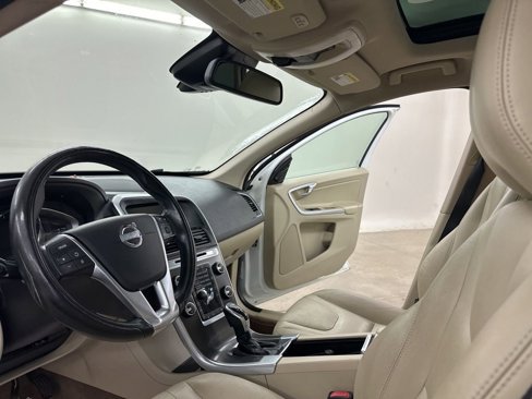 Used 2015 Volvo XC60 T6 Platinum image 29