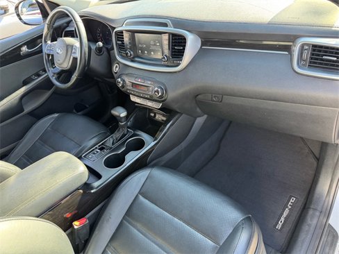 Used 2020 Kia Sorento EX image 16