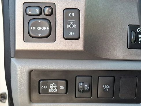 Used 2010 Toyota Tundra Limited image 28