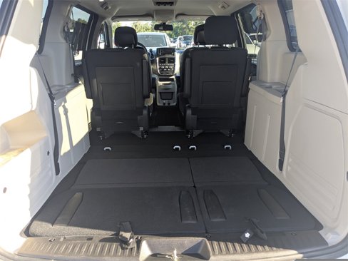 Used 2019 Dodge Grand Caravan SXT image 13