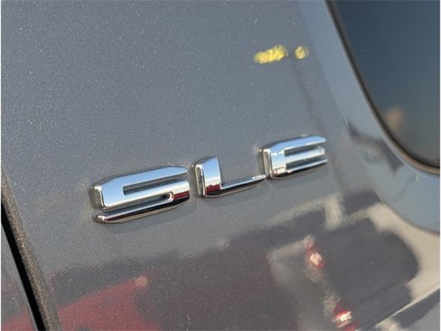 Used 2022 GMC Acadia SLE image 9