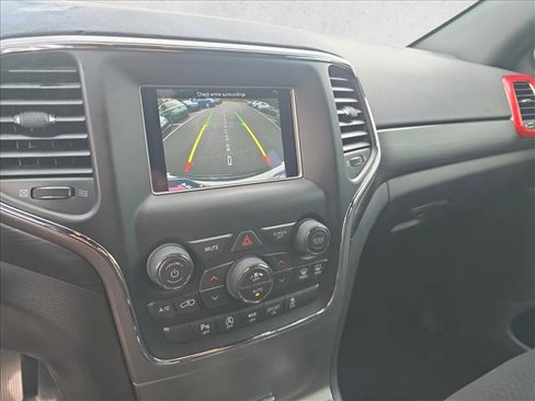 Used 2021 Jeep Grand Cherokee Laredo image 15