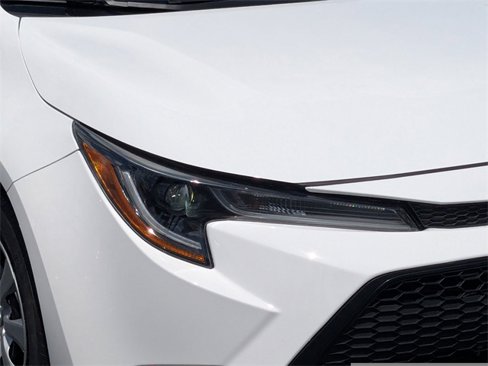 Used 2022 Toyota Corolla LE image 9