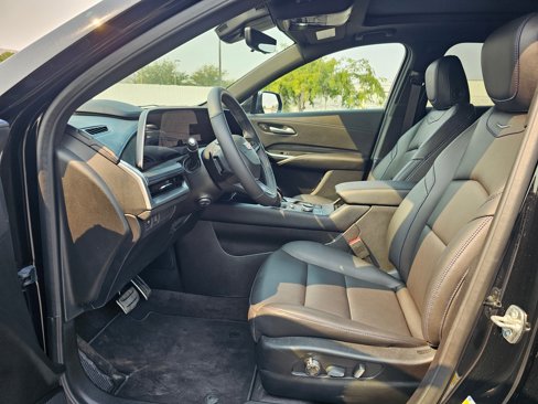 Used 2025 Cadillac XT4 Sport w/ Technology Package image 10