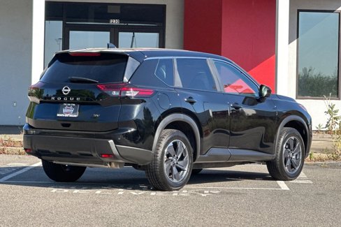 Used 2024 Nissan Rogue SV image 4