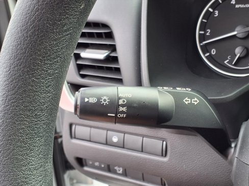 Used 2023 Nissan Rogue SV image 17