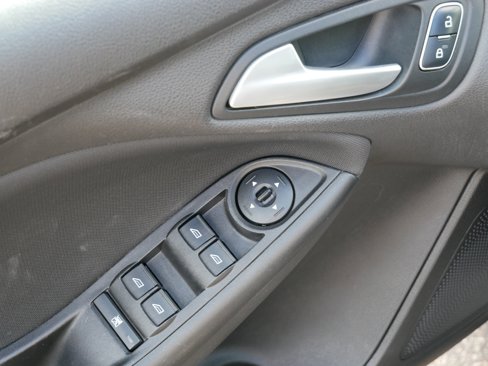 Used 2017 Ford Focus SE w/ SE Winter Package image 17