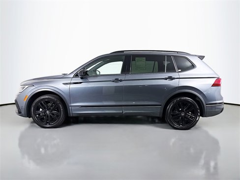 Certified 2022 Volkswagen Tiguan SE R-Line image 4