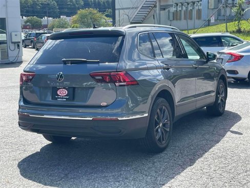 Used 2022 Volkswagen Tiguan SE w/ Panoramic Sunroof Package image 6