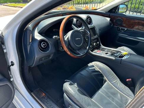 Used 2015 Jaguar XJ L Portfolio image 24
