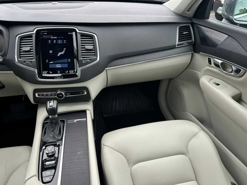 Used 2020 Volvo XC90 T5 Momentum w/ Protection Package Premier image 19