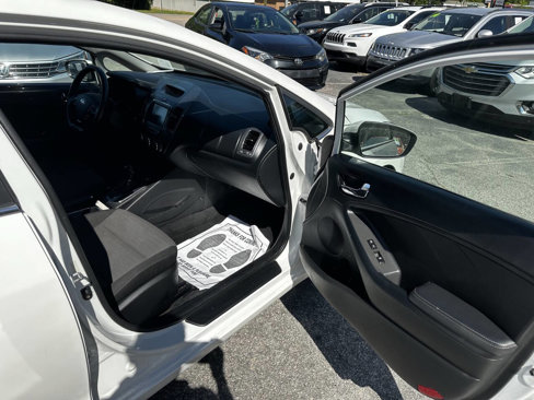 Used 2017 Kia Forte S w/ S Technology Package image 18