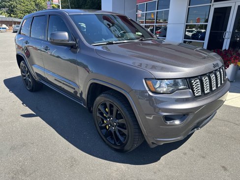 Used 2018 Jeep Grand Cherokee Altitude image 2