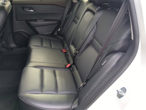 Used 2023 Nissan Rogue SV w/ SV Premium Package image 17