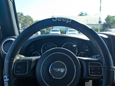Used 2015 Jeep Wrangler Unlimited Sahara image 22