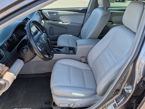 Used 2017 Toyota Camry XLE image 2