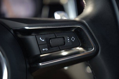 Certified 2023 Porsche Macan image 40