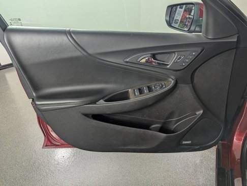 Used 2017 Chevrolet Malibu Premier w/ Driver Confidence Package image 9