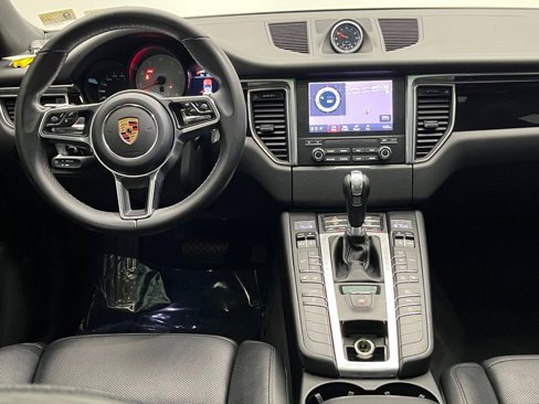 Used 2018 Porsche Macan S image 28