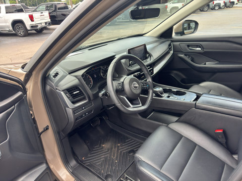 Used 2024 Nissan Rogue SV w/ SV Premium Package image 9