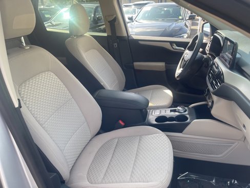 Used 2020 Ford Escape SE image 24