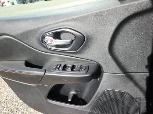 Used 2021 Jeep Cherokee Trailhawk image 17