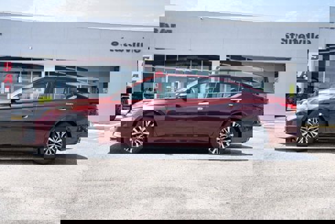 Used 2023 Nissan Altima 2.5 SV image 2