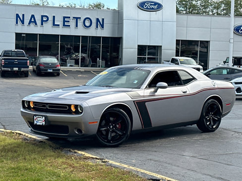 Used 2015 Dodge Challenger SXT w/ Super Sport Group (SS/T) image 2