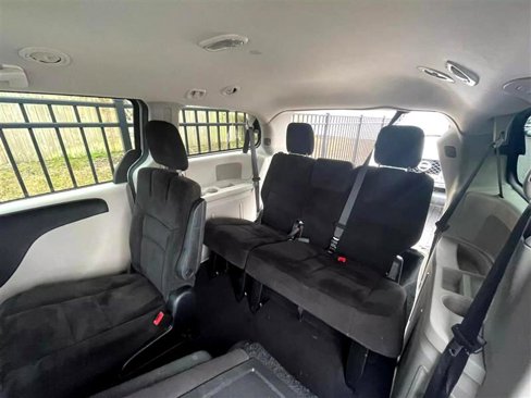 Used 2016 Dodge Grand Caravan SXT image 17