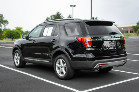 Used 2017 Ford Explorer XLT w/ Equipment Group 202A image 7
