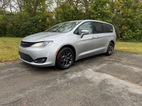Used 2018 Chrysler Pacifica Touring Plus w/ S Appearance Package image 1