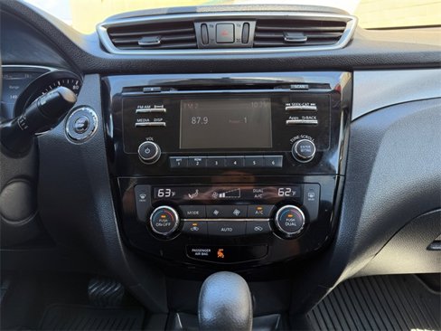 Used 2016 Nissan Rogue SV image 18