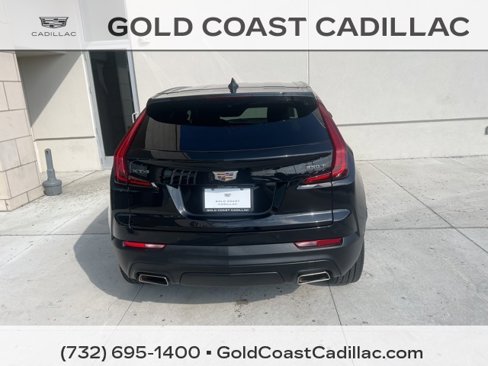 Used 2021 Cadillac XT4 Luxury w/ Cold Weather Package image 3