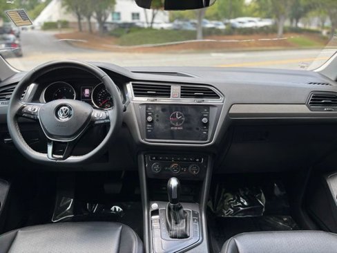 Used 2021 Volkswagen Tiguan SE image 11