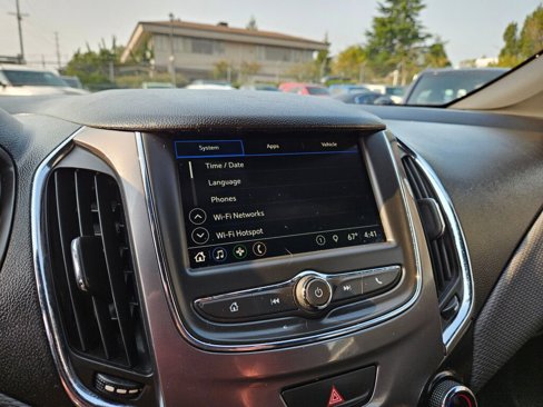 Used 2019 Chevrolet Cruze LT w/ RS Package image 4