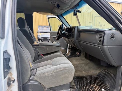 Used 2004 Chevrolet Silverado 2500 LS w/ Snow Plow Prep Package image 15