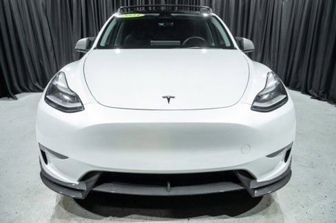 Used 2023 Tesla Model Y Performance image 2