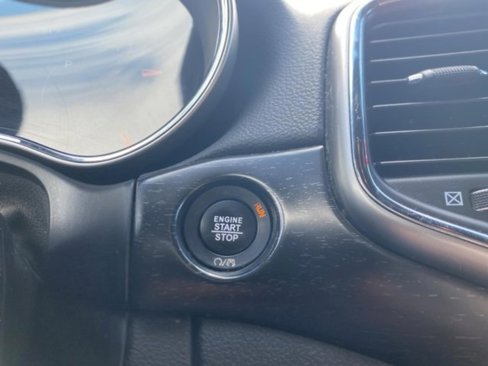 Used 2018 Jeep Grand Cherokee Laredo image 22