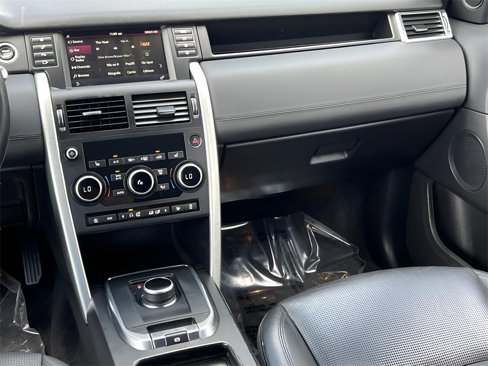 Used 2019 Land Rover Discovery Sport SE image 24