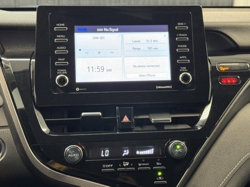 Used 2021 Toyota Camry SE w/ Cold Weather Package image 18