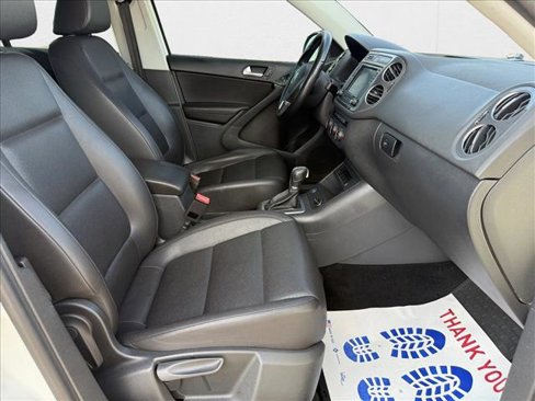 Used 2016 Volkswagen Tiguan S image 11